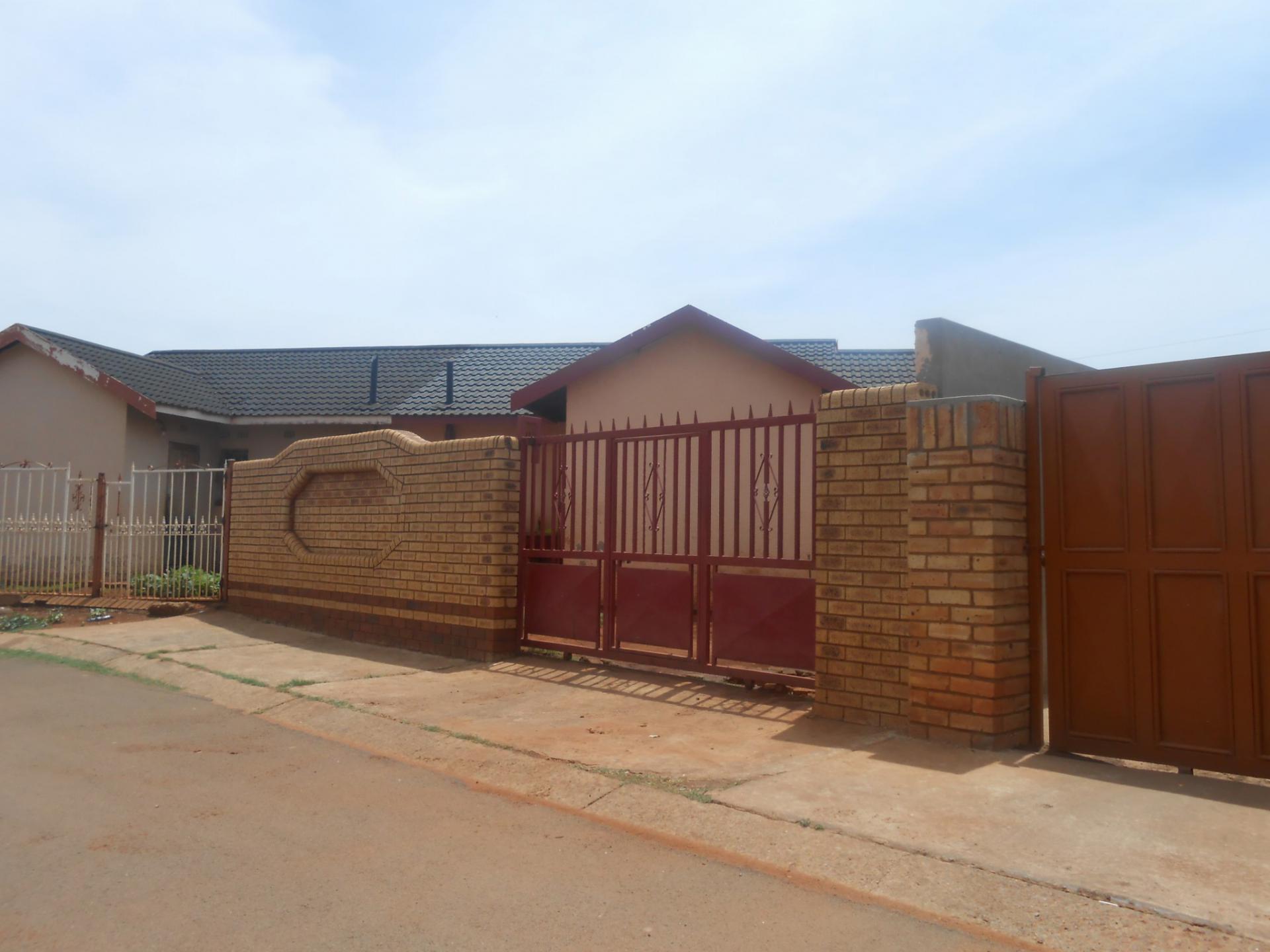 Front View of property in Dobsonville