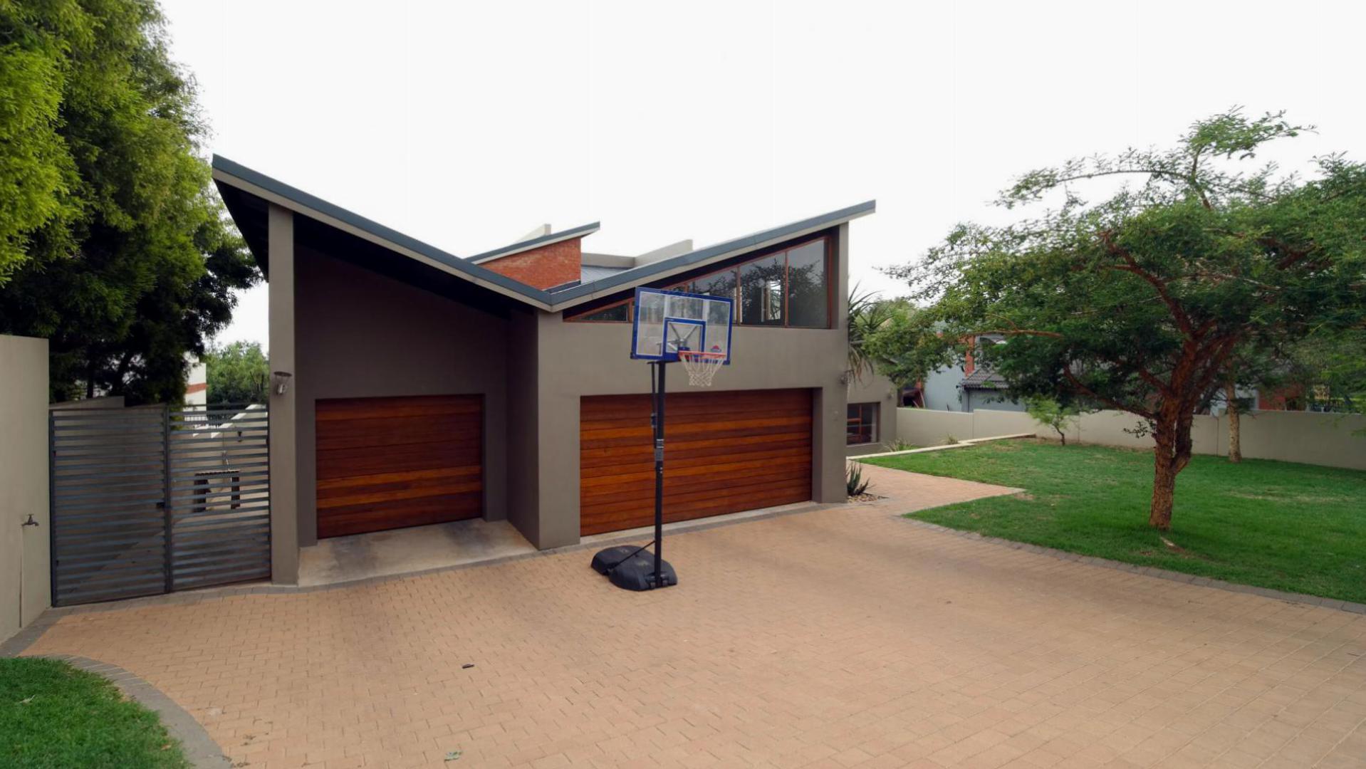 Front View of property in Silver Lakes Golf Estate