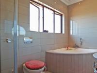 Bathroom 2 - 8 square meters of property in Silverwoods Country Estate