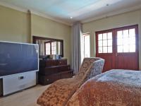 Main Bedroom - 33 square meters of property in Silverwoods Country Estate