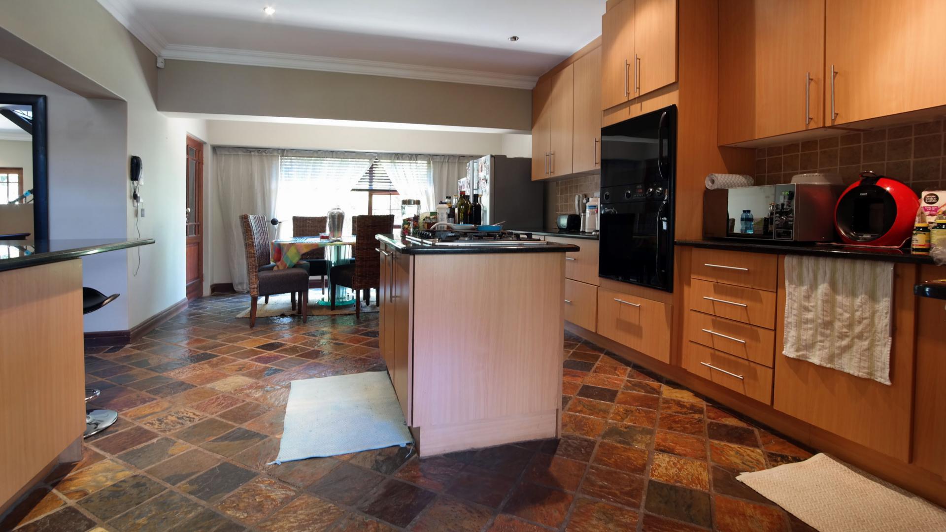 Kitchen - 30 square meters of property in Willow Acres Estate