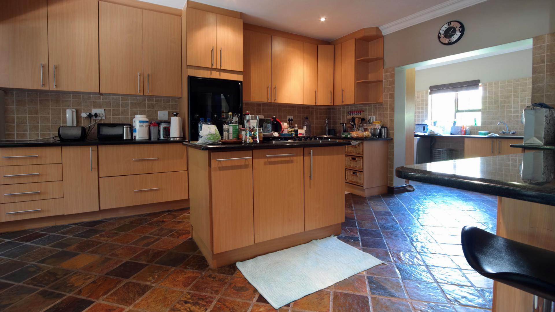 Kitchen - 30 square meters of property in Willow Acres Estate