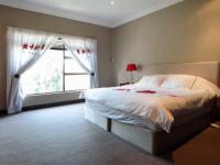 Main Bedroom - 38 square meters of property in Willow Acres Estate