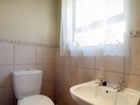 Guest Toilet - 3 square meters of property in Woodhill Golf Estate