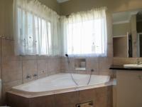 Main Bathroom - 10 square meters of property in Woodhill Golf Estate