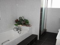 Main Bathroom - 6 square meters of property in Bettys Bay