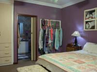 Main Bedroom of property in Willow Acres Estate