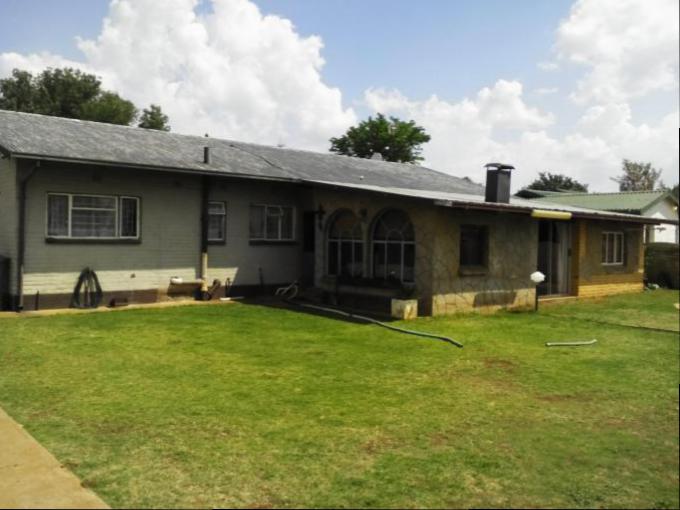 3 Bedroom House for Sale For Sale in Carletonville - Home Sell - MR149119