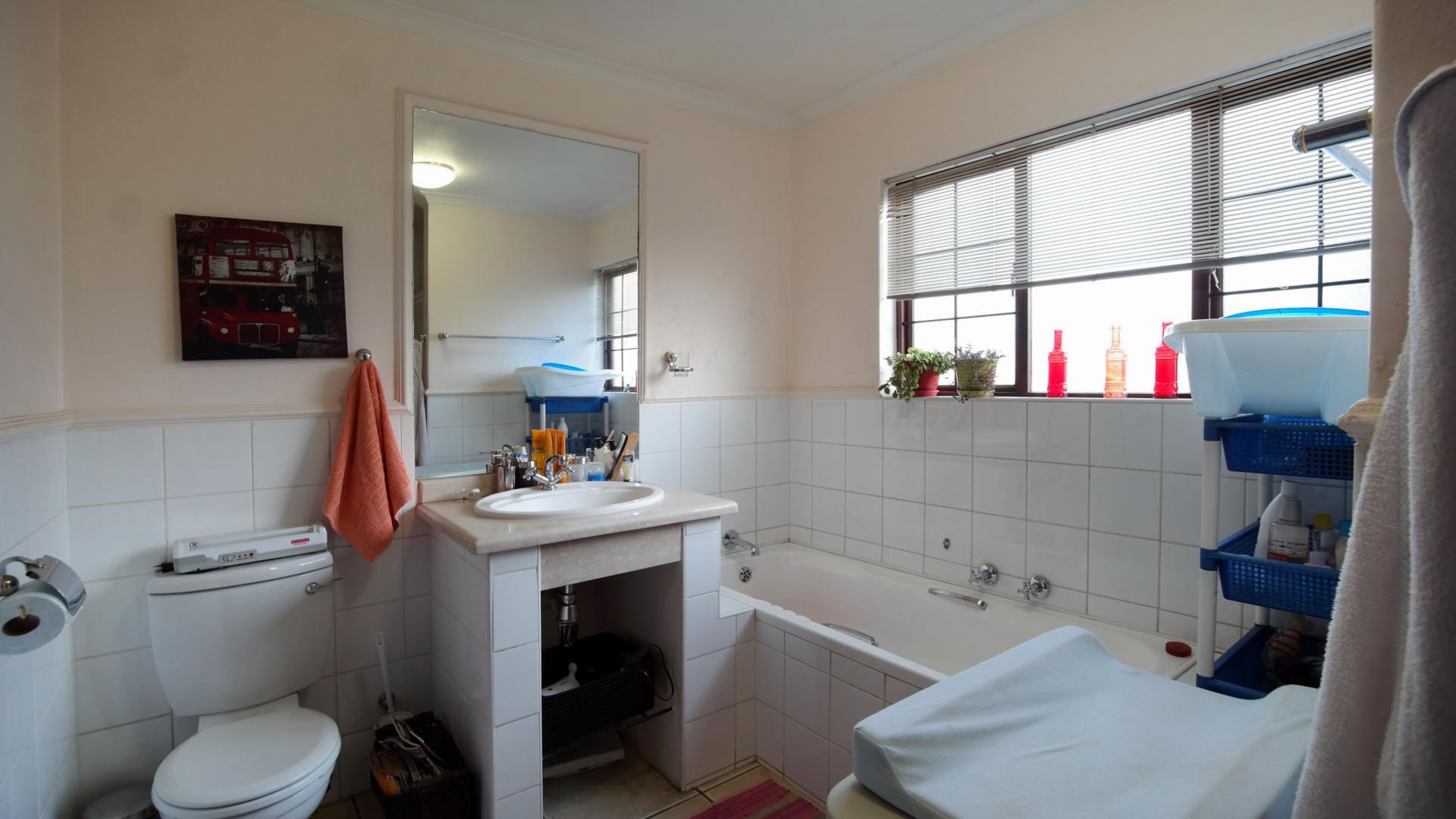 Bathroom 1 - 9 square meters of property in Woodlands Lifestyle Estate