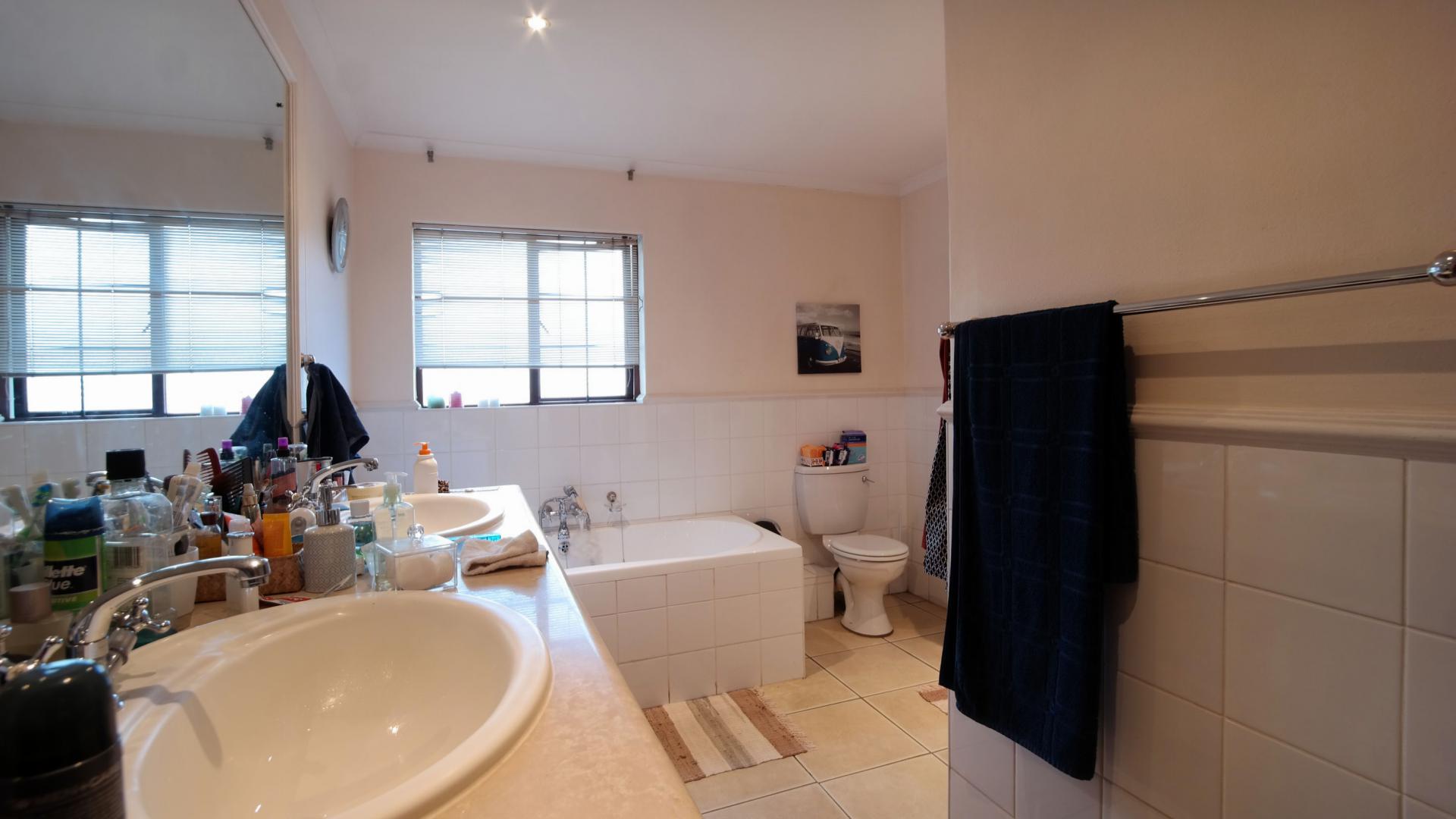 Main Bathroom - 10 square meters of property in Woodlands Lifestyle Estate