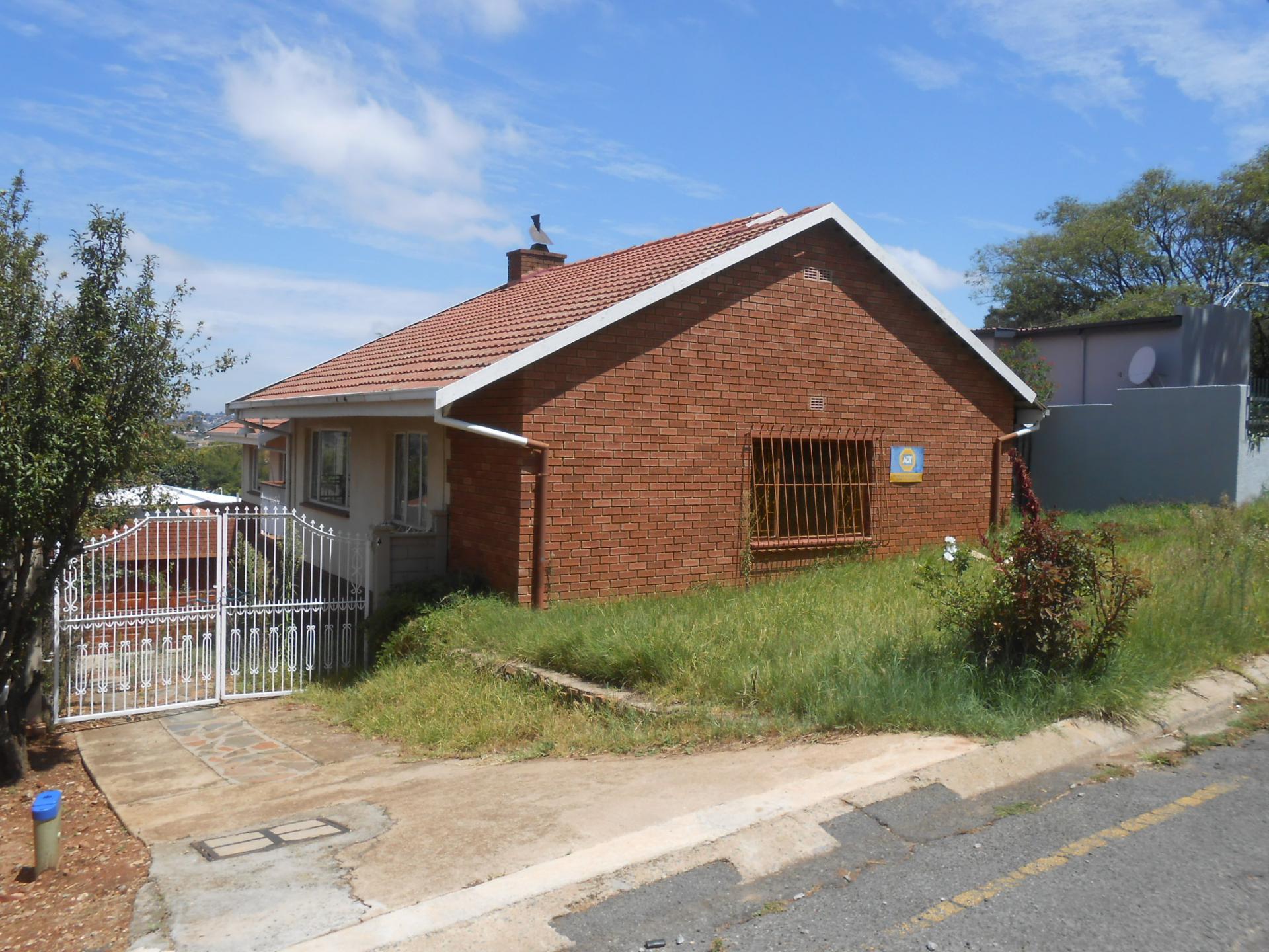 Front View of property in Greymont