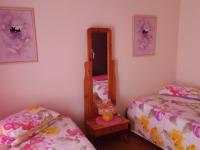 Bed Room 1 - 14 square meters of property in Orkney