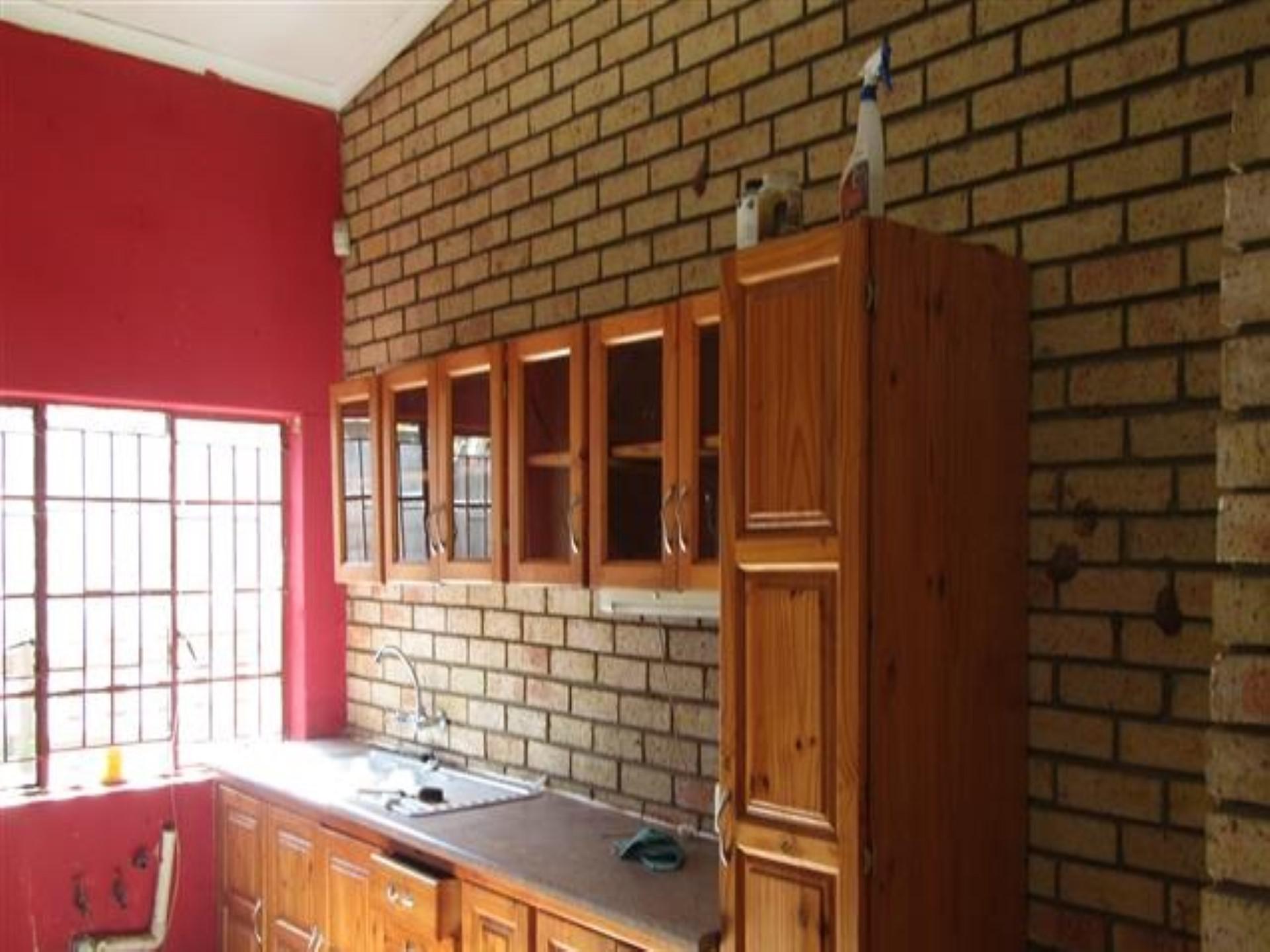 Kitchen - 15 square meters of property in Rustenburg