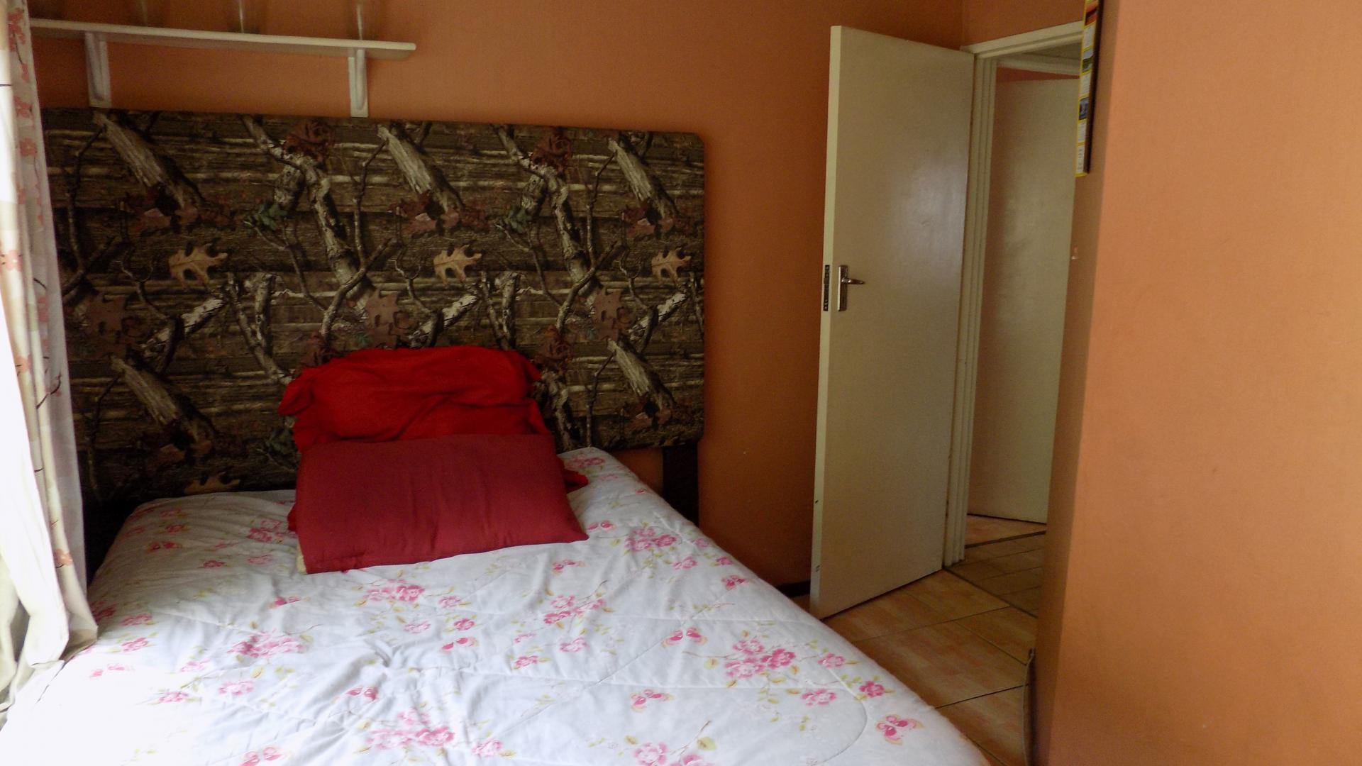 Bed Room 2 - 10 square meters of property in Pretoria West