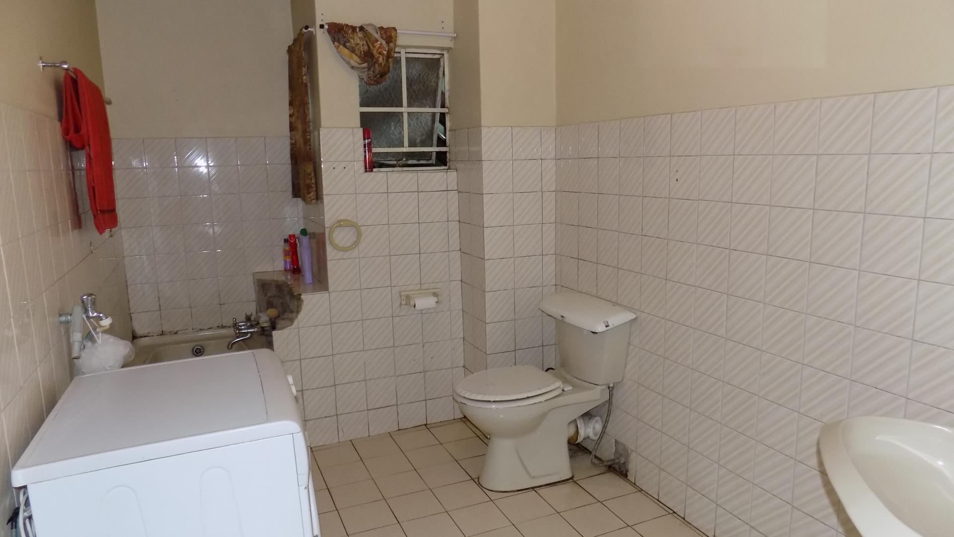 Main Bathroom of property in Pretoria West