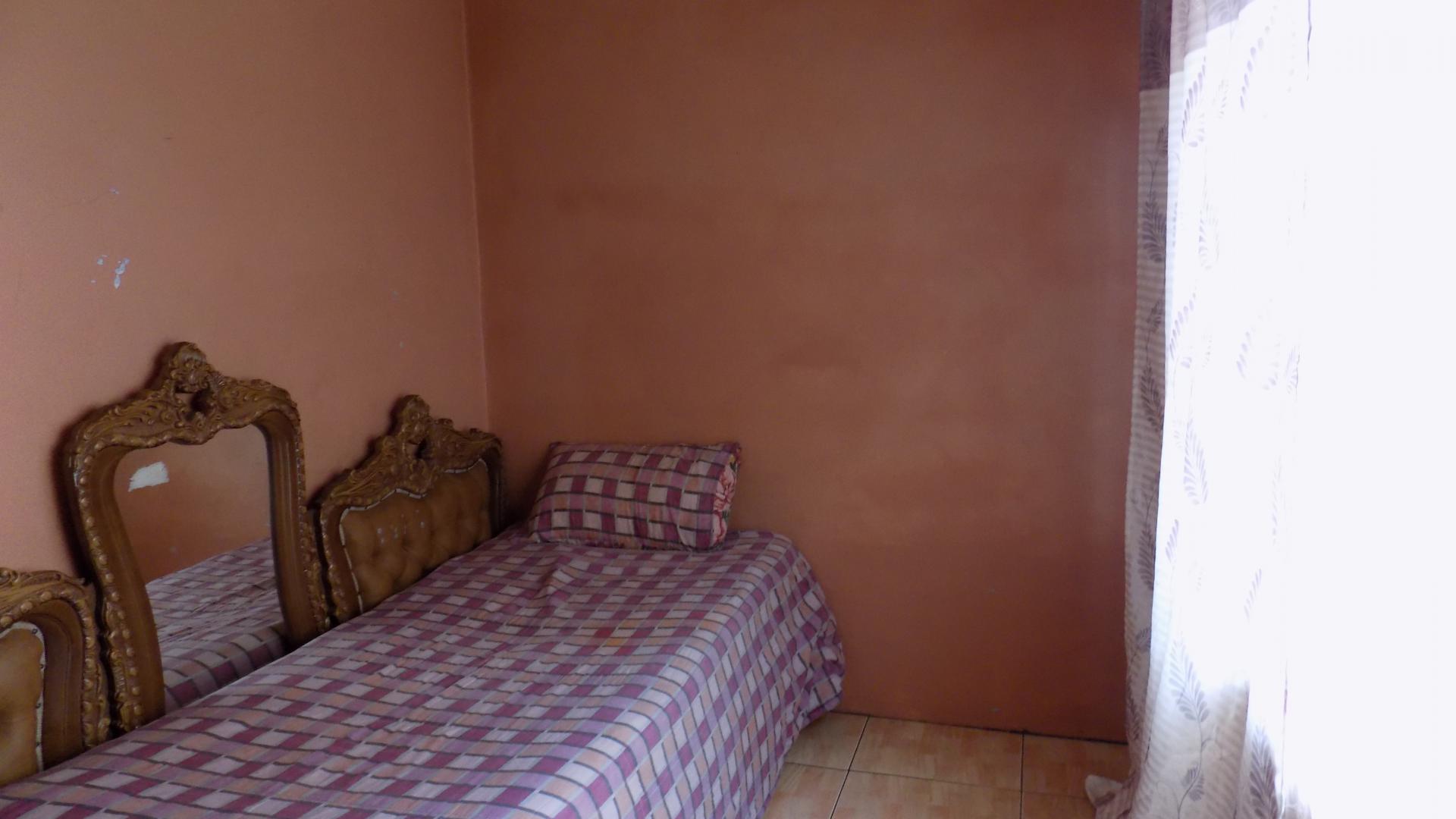 Bed Room 1 - 9 square meters of property in Pretoria West