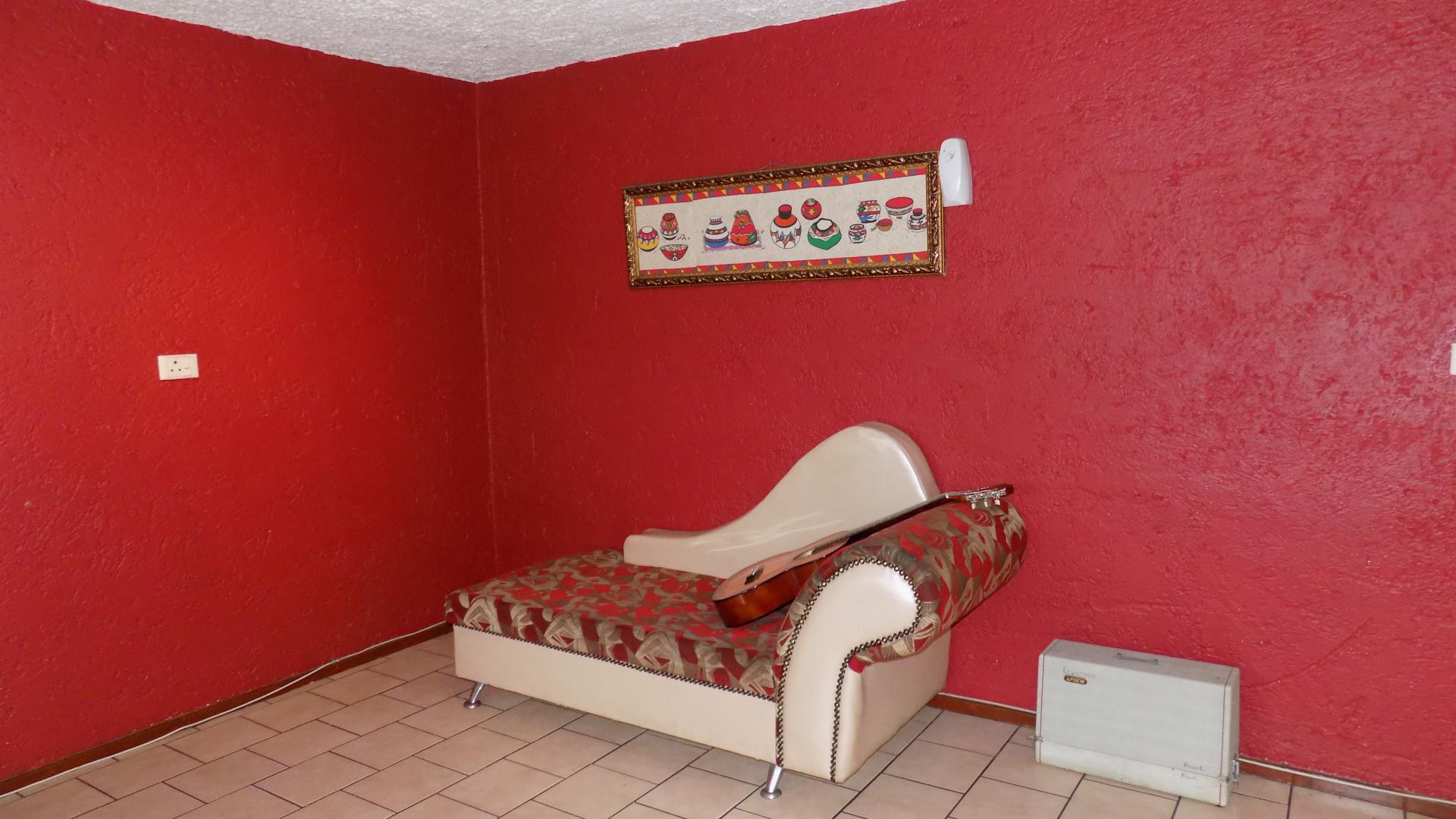Dining Room - 11 square meters of property in Pretoria West