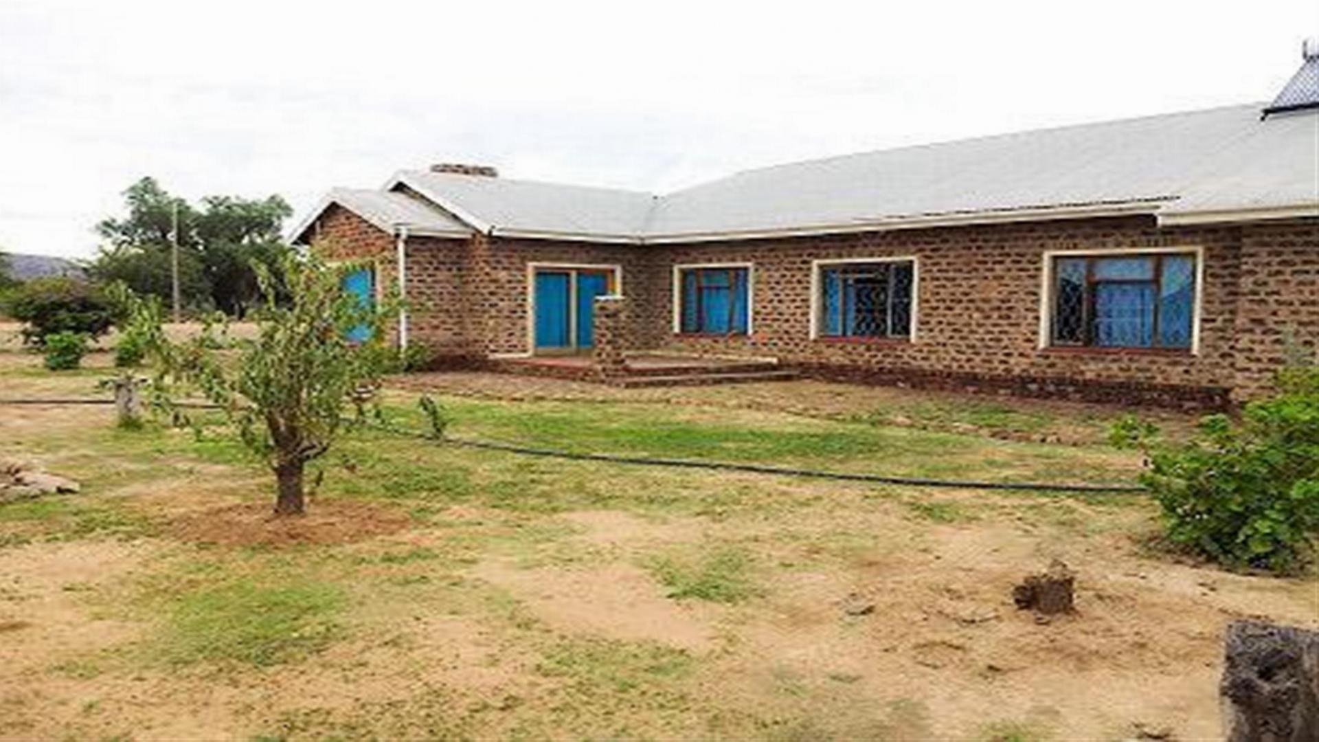 Front View of property in Steytlerville