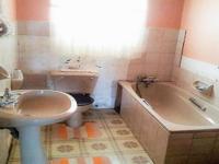 Main Bathroom of property in Steytlerville