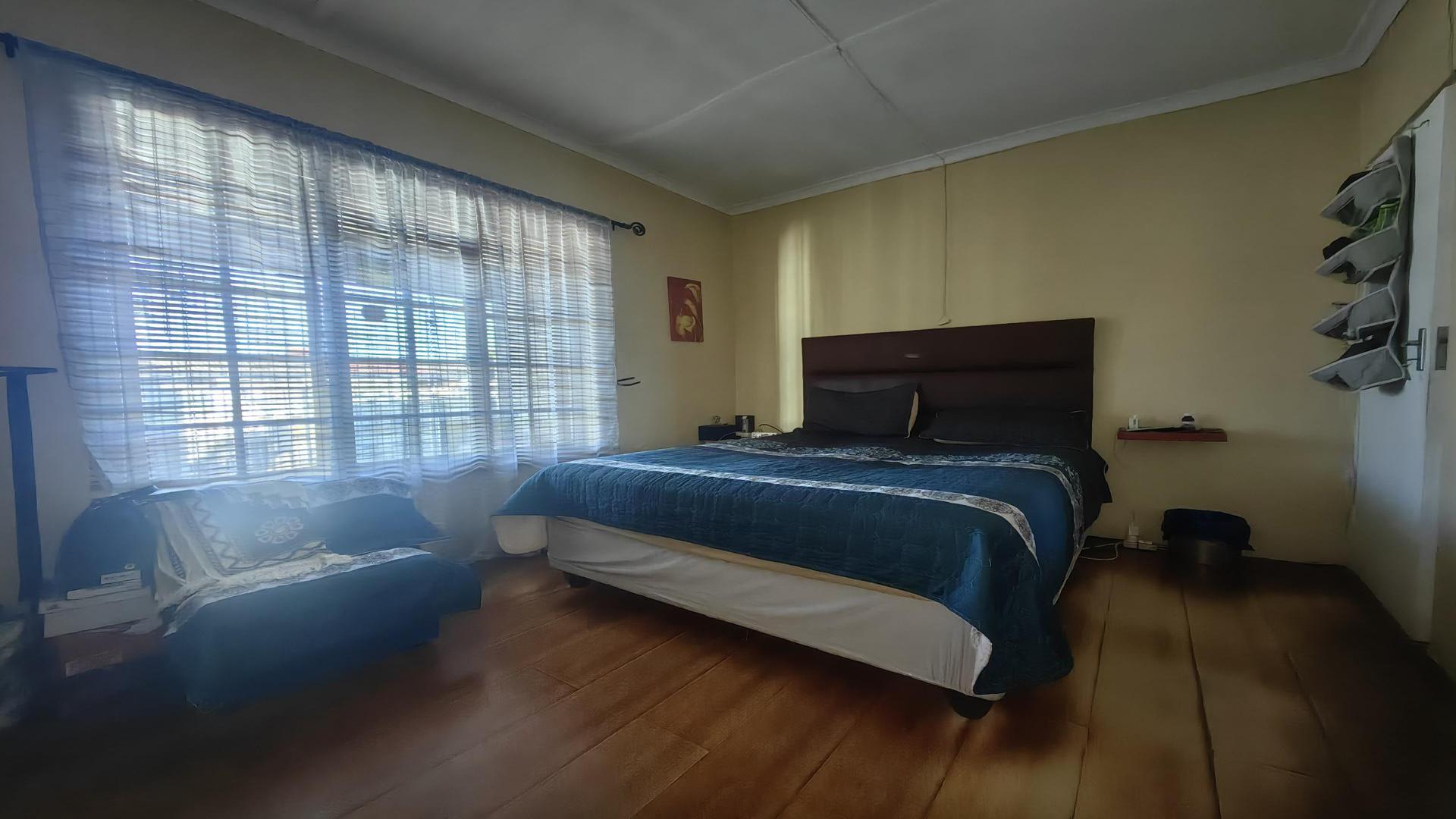 Bed Room 1 of property in Bonteheuwel