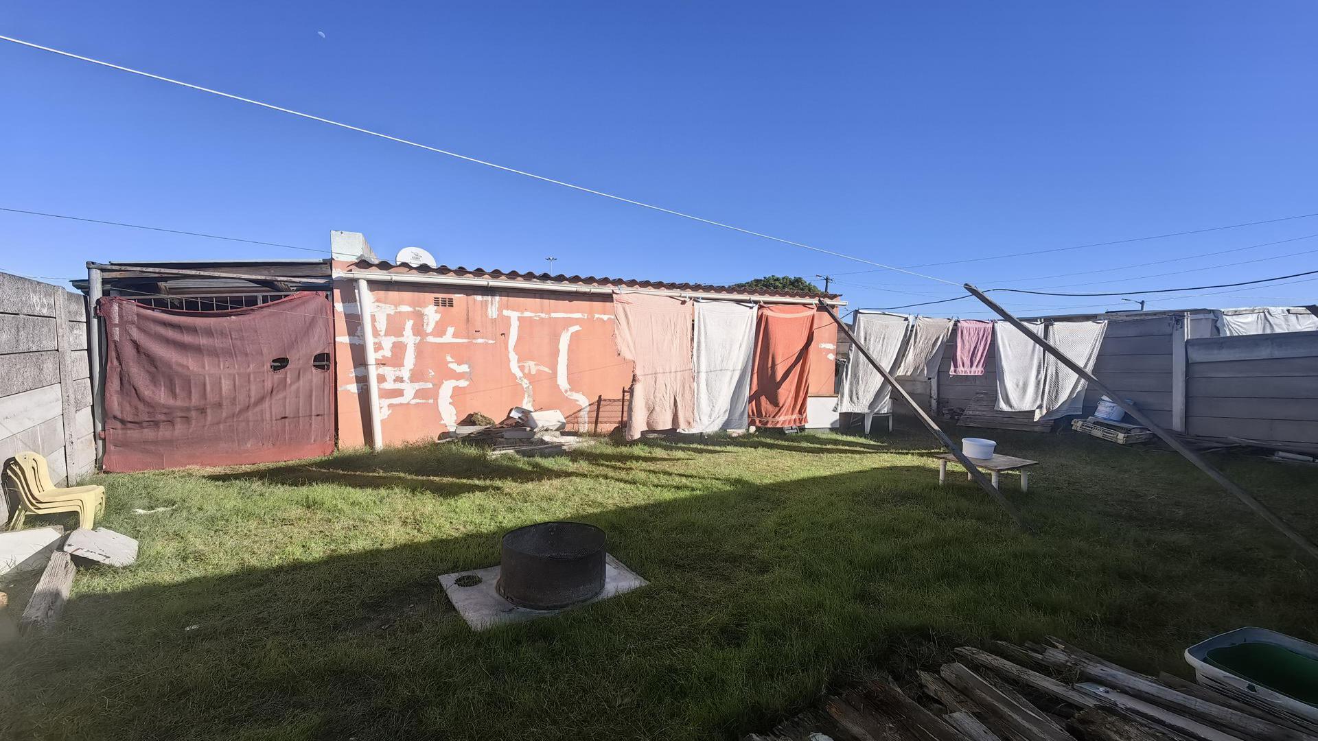 Backyard of property in Bonteheuwel