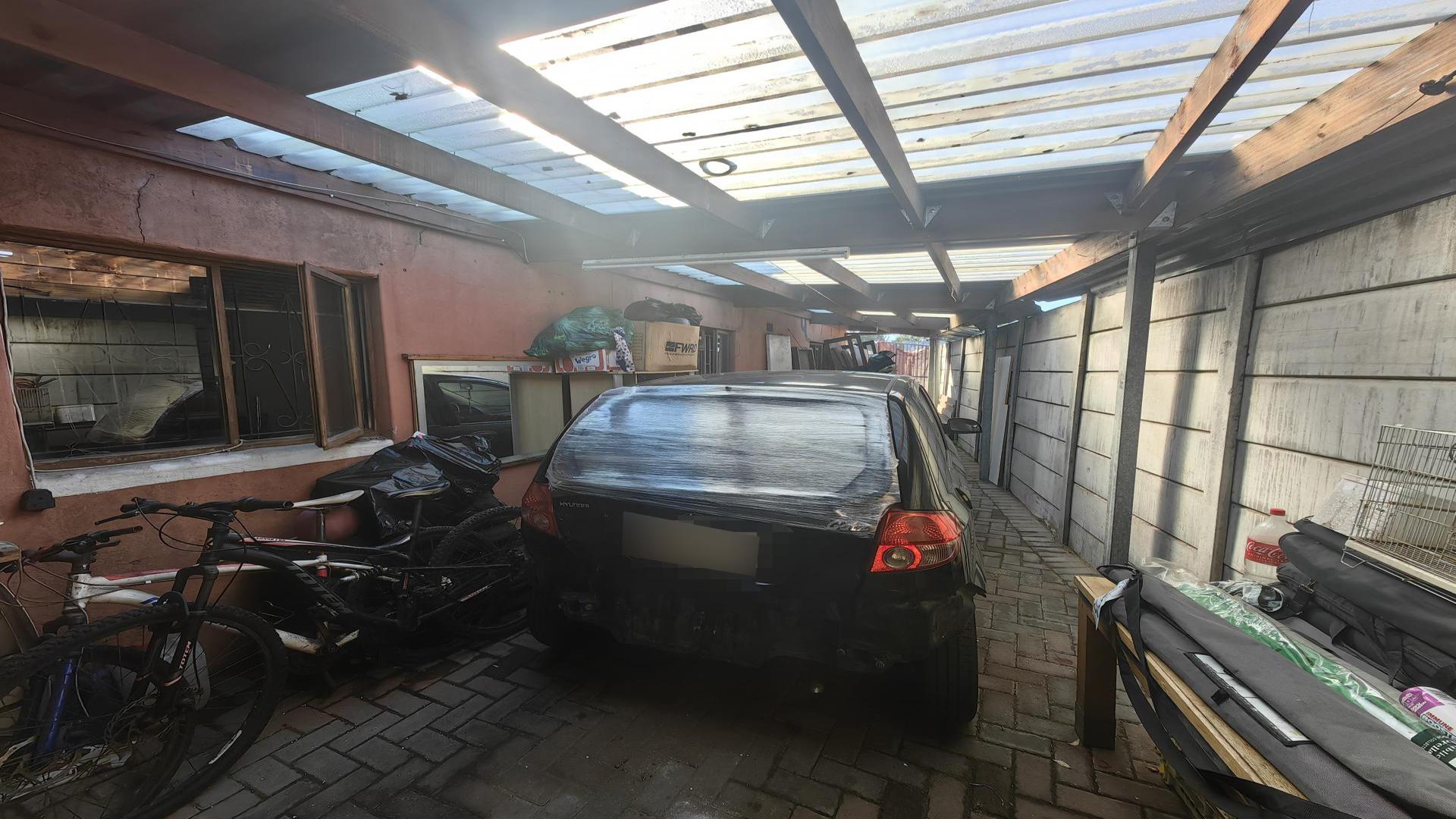 Carport  of property in Bonteheuwel