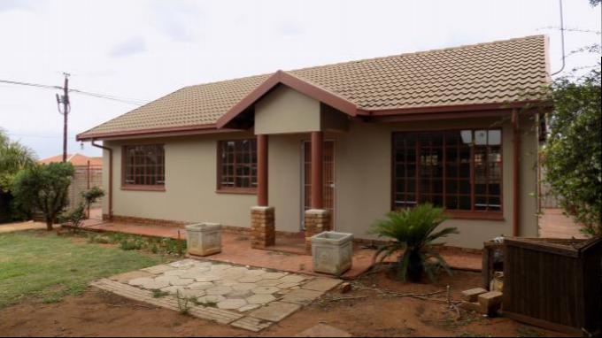 3 Bedroom House for Sale For Sale in Karenpark - Private Sale - MR149373