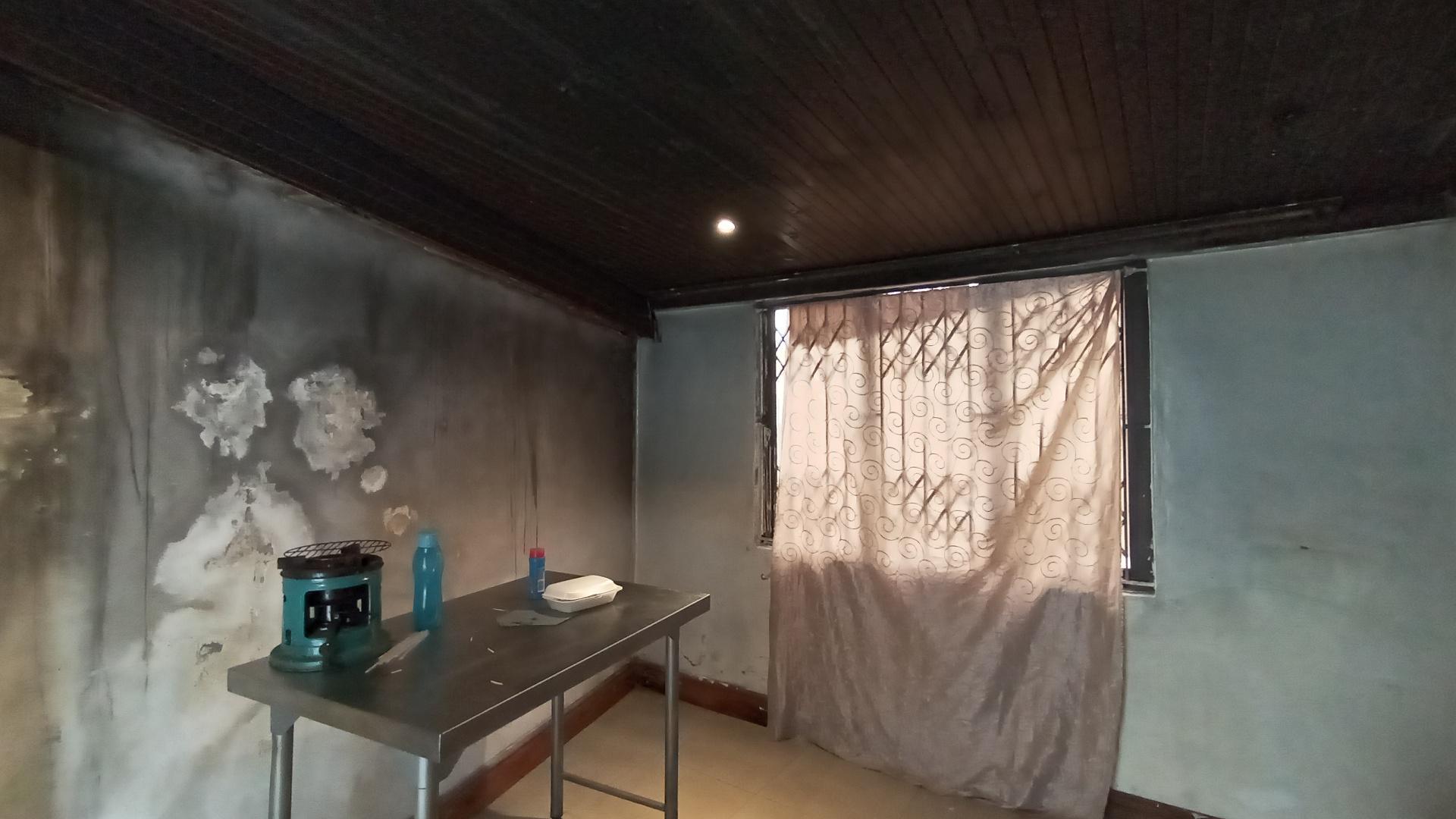 Spaces - 30 square meters of property in Springfield - DBN