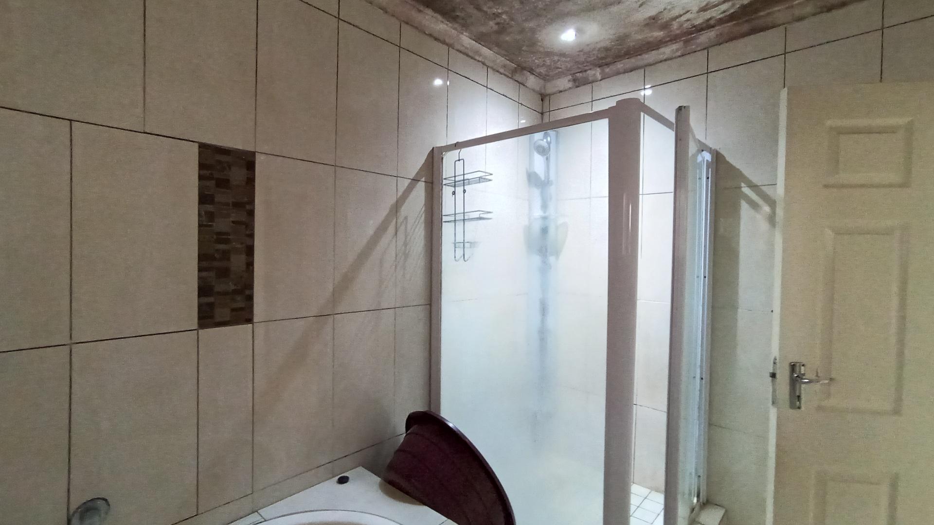 Bathroom 1 - 12 square meters of property in Springfield - DBN