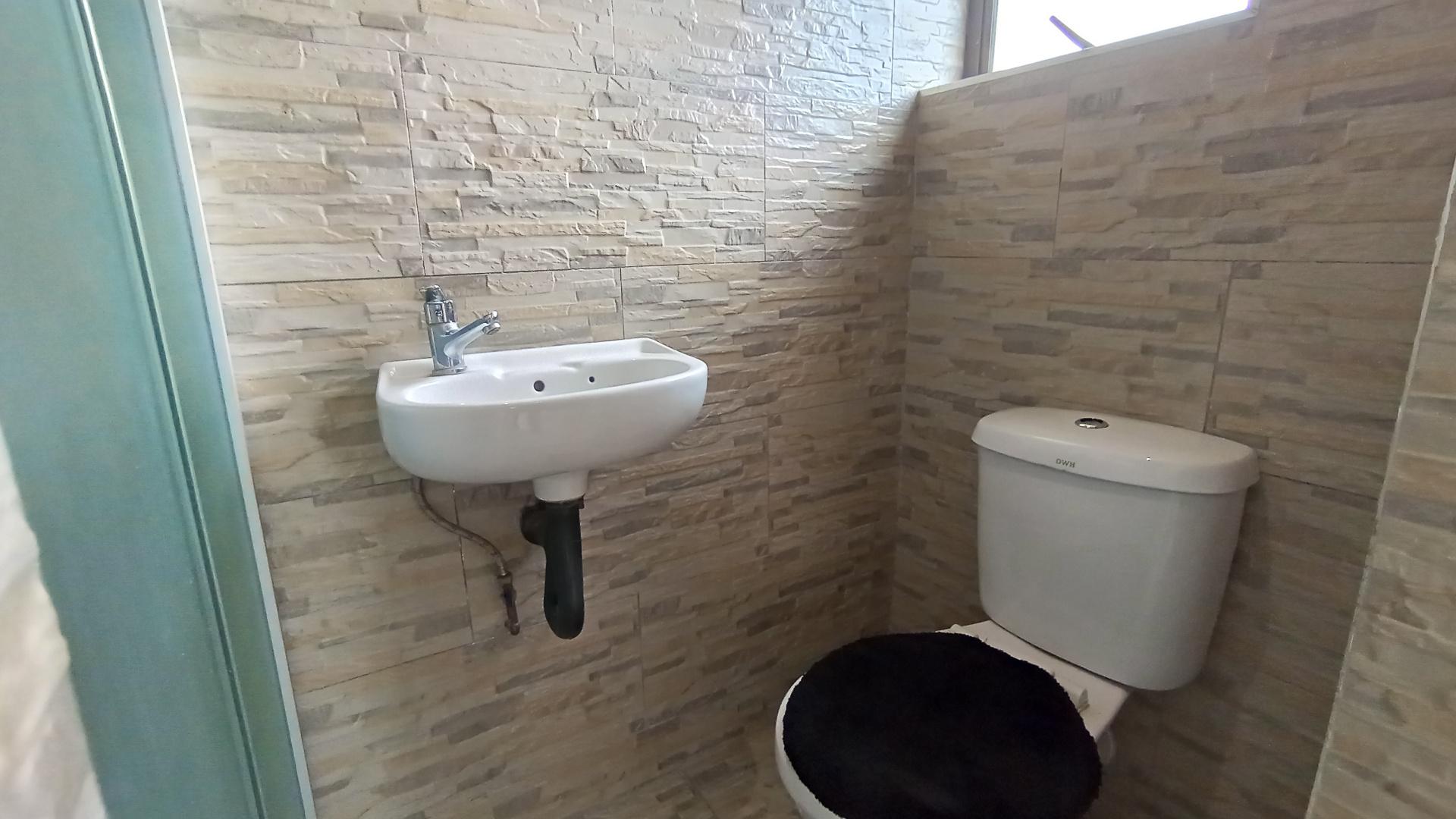 Main Bathroom - 3 square meters of property in Springfield - DBN
