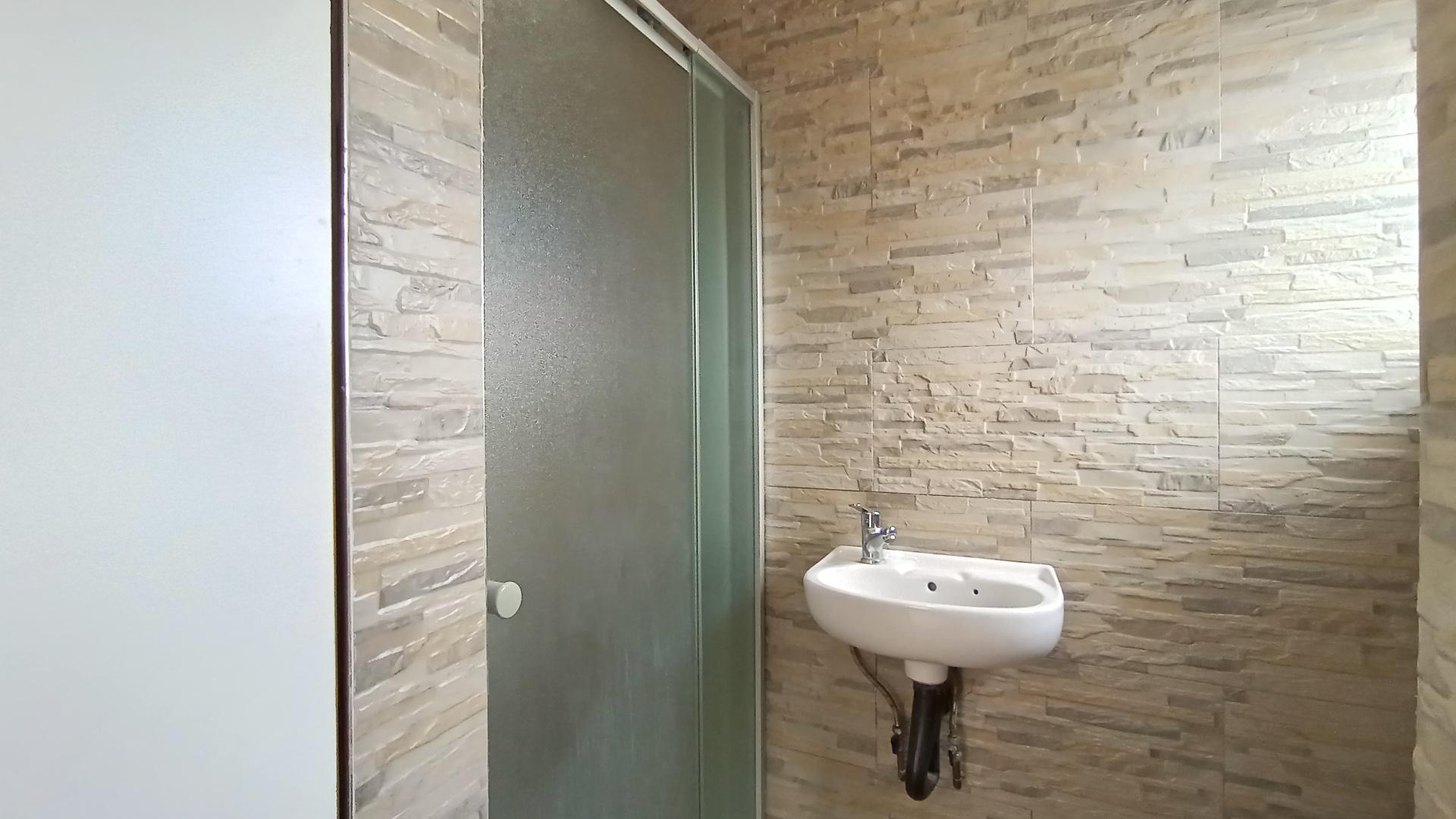 Main Bathroom - 3 square meters of property in Springfield - DBN