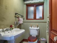 Guest Toilet - 3 square meters of property in Woodhill Golf Estate