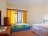 Bed Room 1 - 20 square meters of property in Woodhill Golf Estate