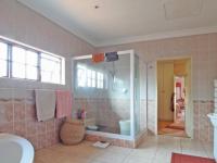 Main Bathroom - 22 square meters of property in Woodhill Golf Estate