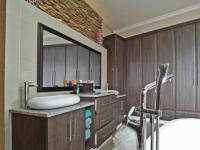 Main Bathroom - 20 square meters of property in The Ridge Estate