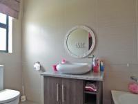 Bathroom 3+ - 6 square meters of property in The Ridge Estate