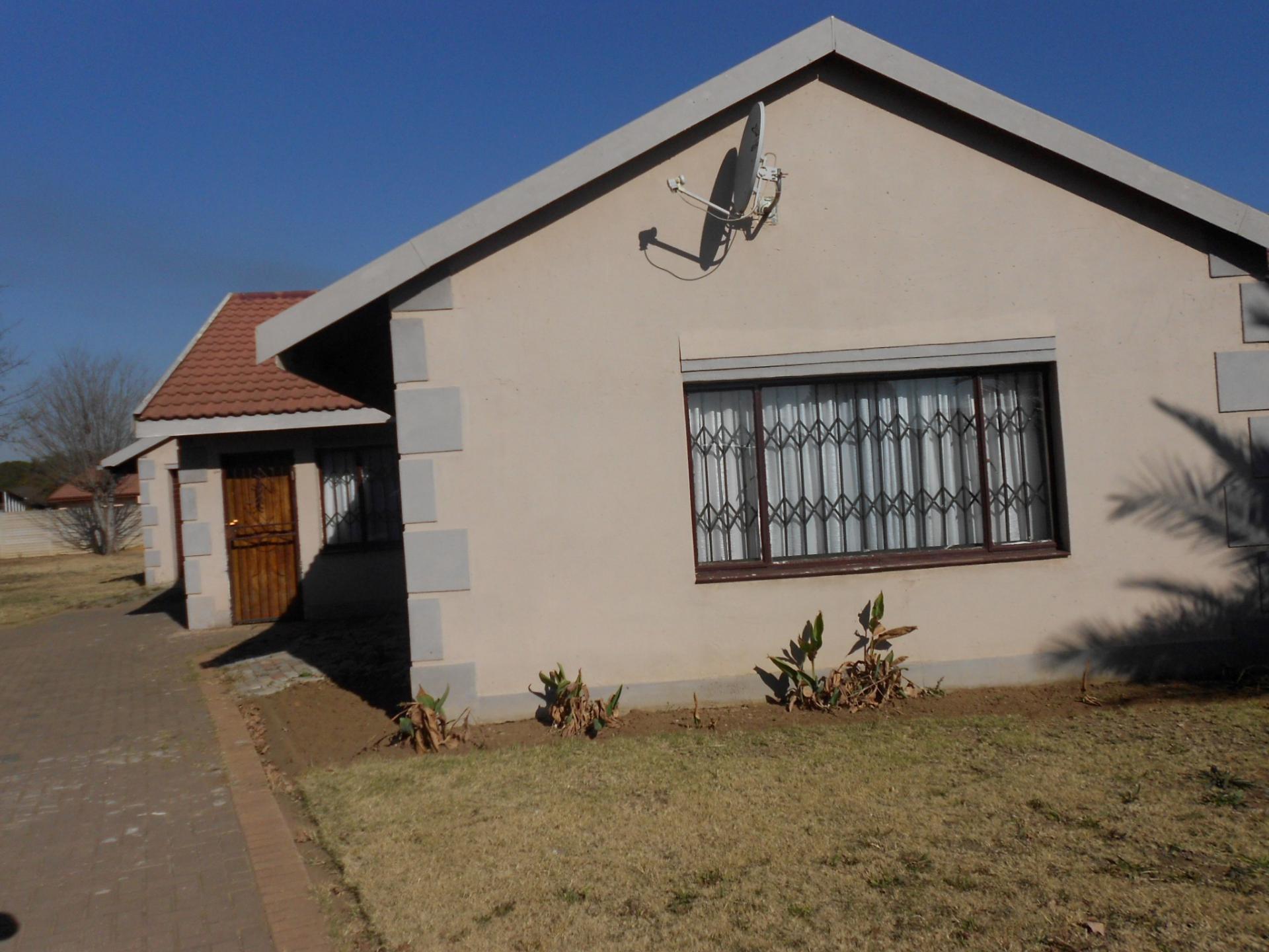 Front View of property in Bonanne