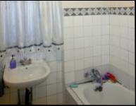 Bathroom 1 - 4 square meters of property in Bonanne