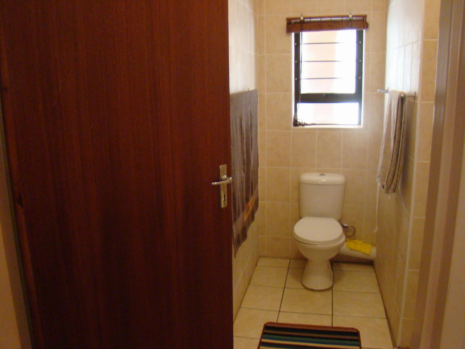 Main Bathroom - 6 square meters of property in Die Bult