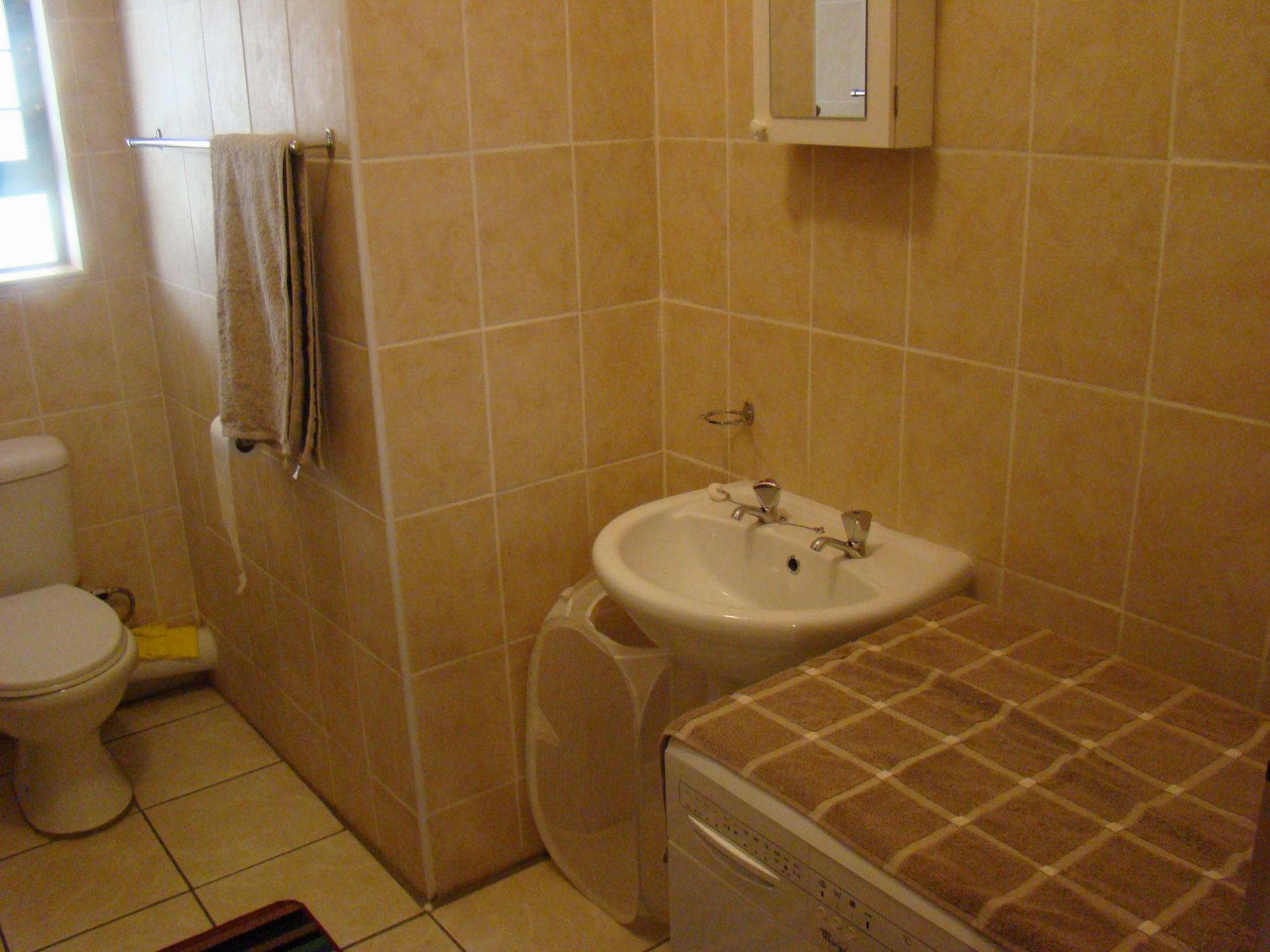 Main Bathroom - 6 square meters of property in Die Bult
