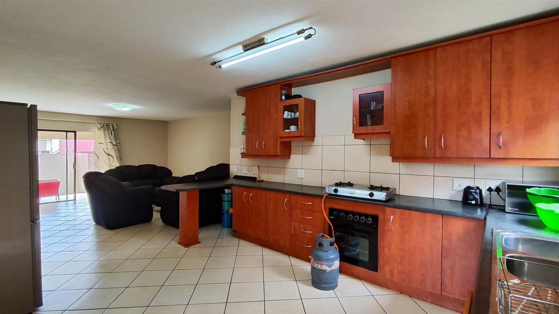 Kitchen - 16 square meters of property in Alberton