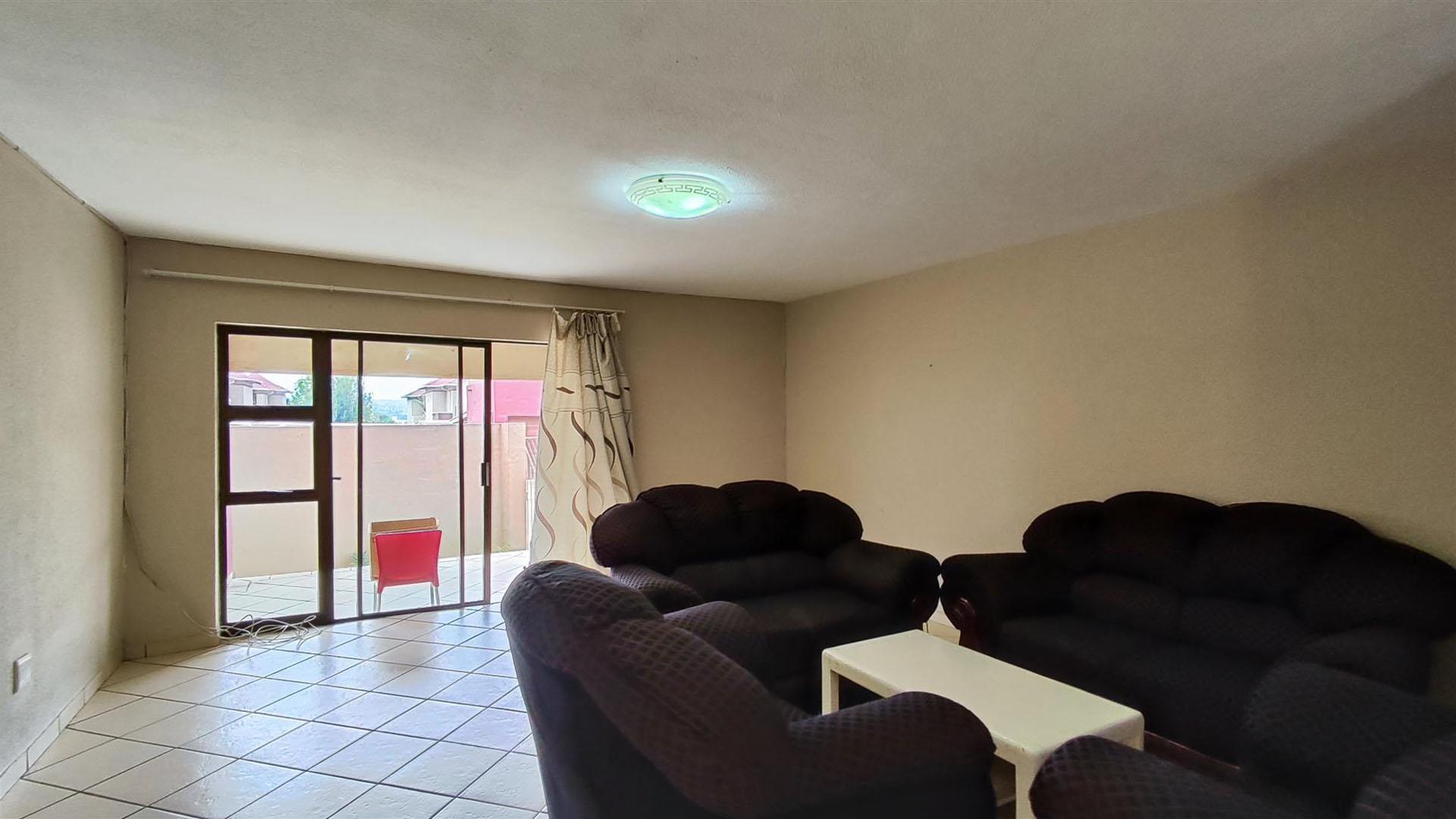 Lounges - 30 square meters of property in Alberton
