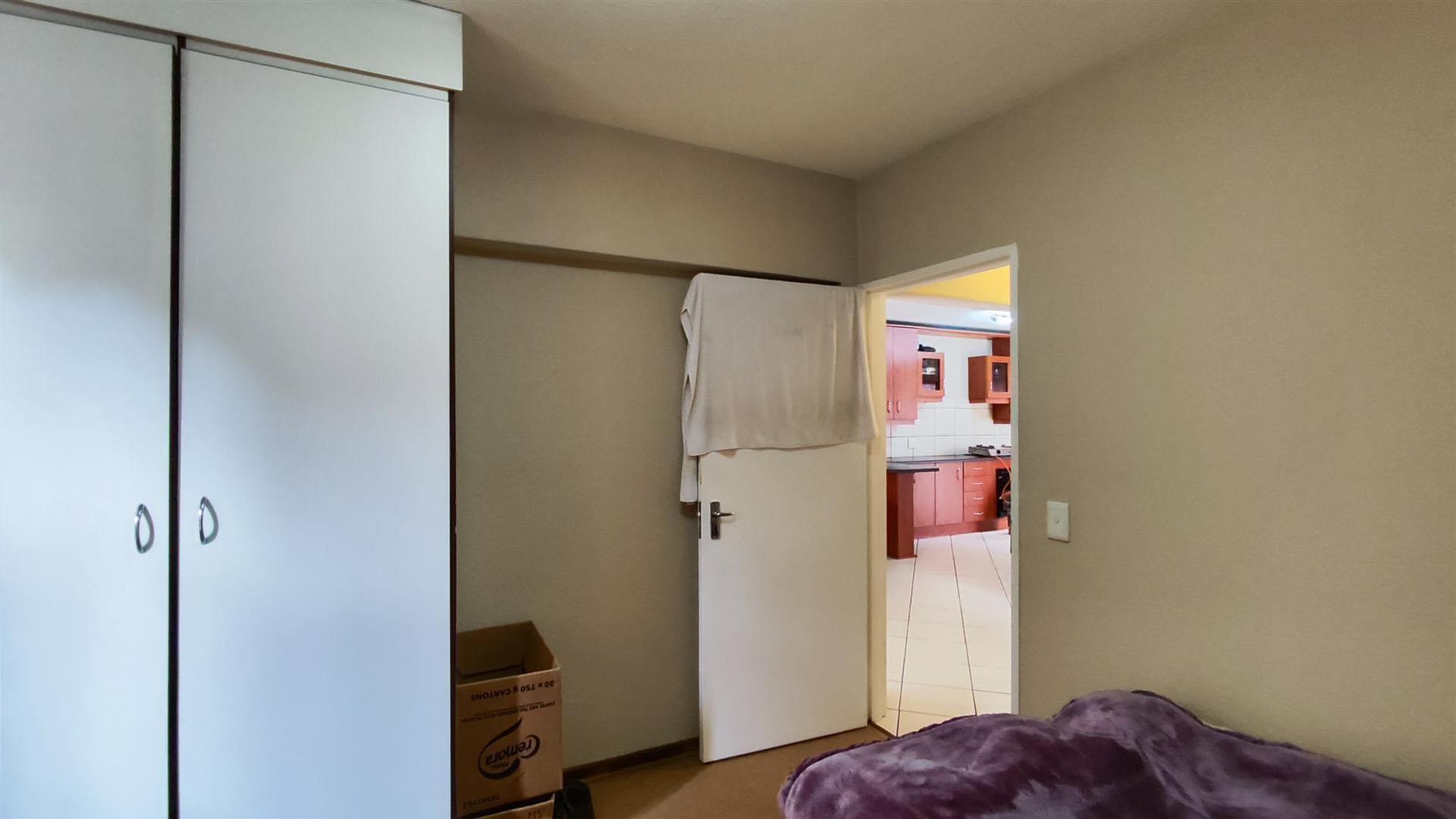 Bed Room 1 - 10 square meters of property in Alberton