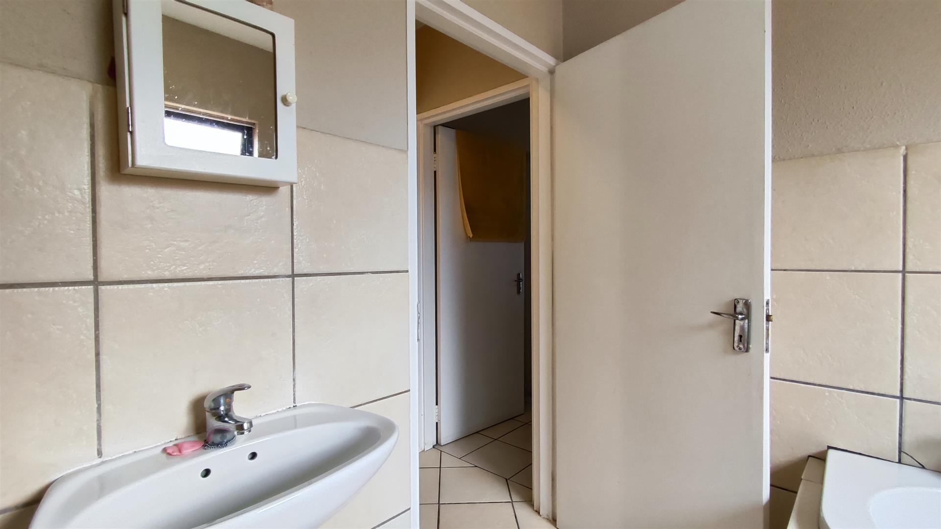 Bathroom 1 - 6 square meters of property in Alberton