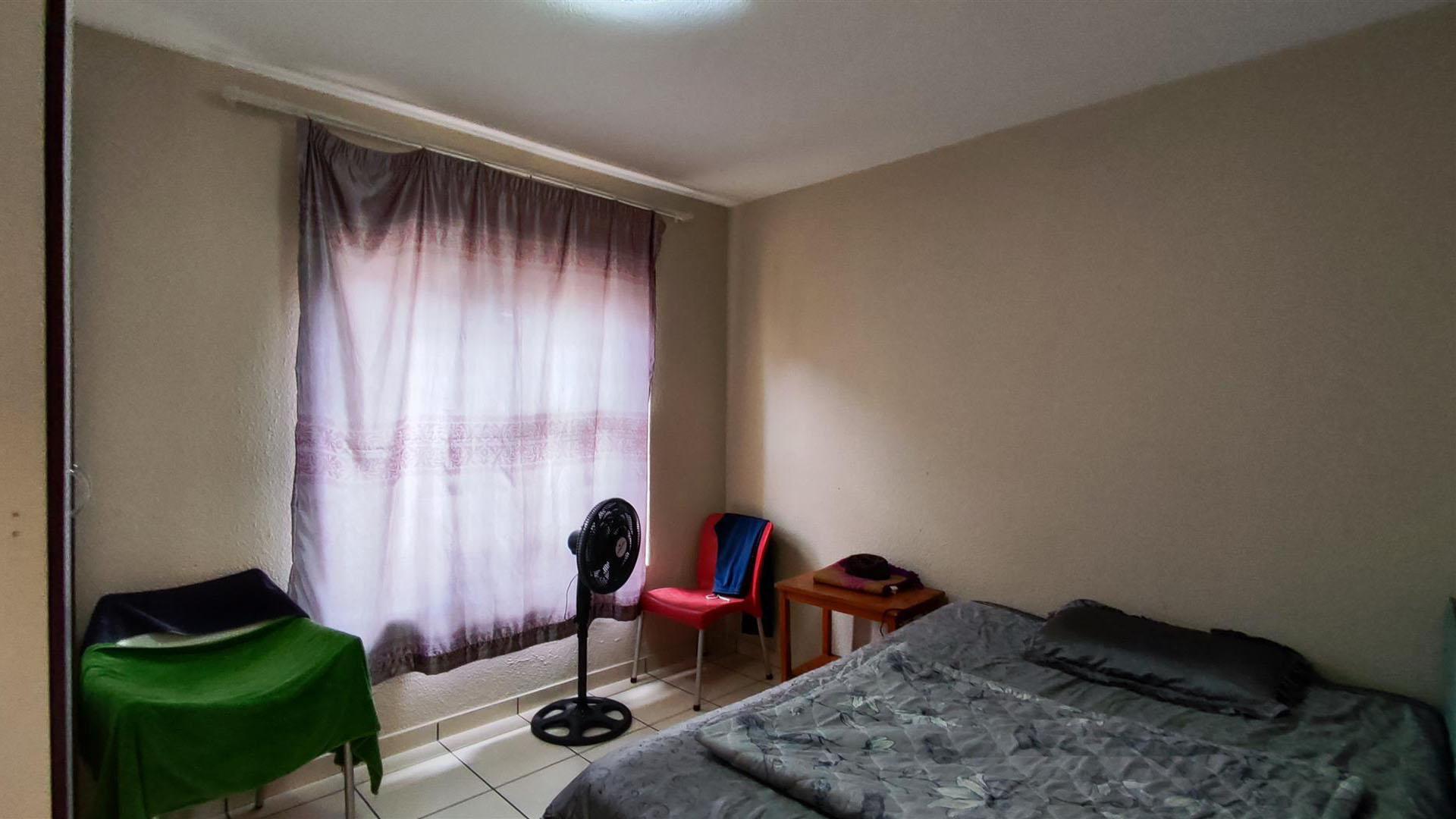 Bed Room 2 - 11 square meters of property in Alberton