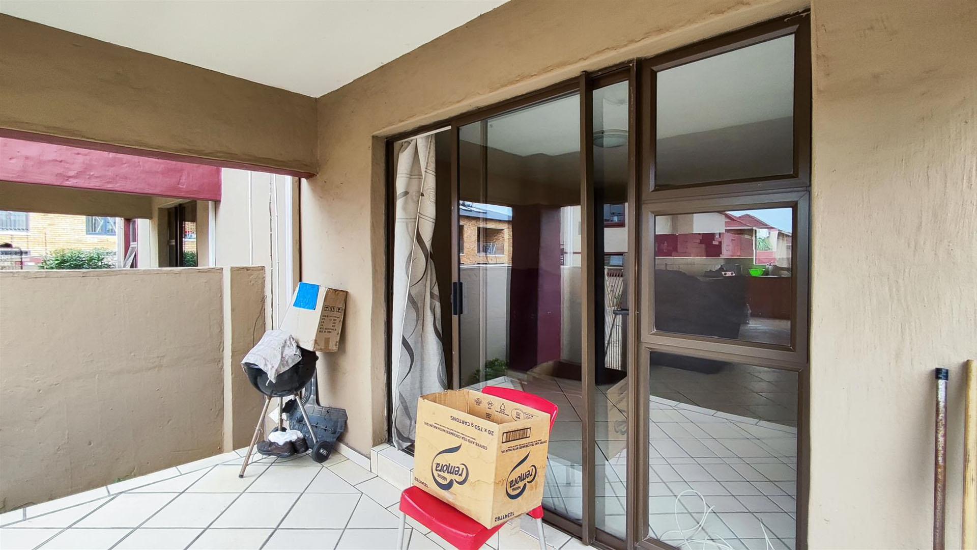 Patio - 14 square meters of property in Alberton