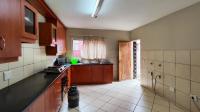 Kitchen - 16 square meters of property in Alberton