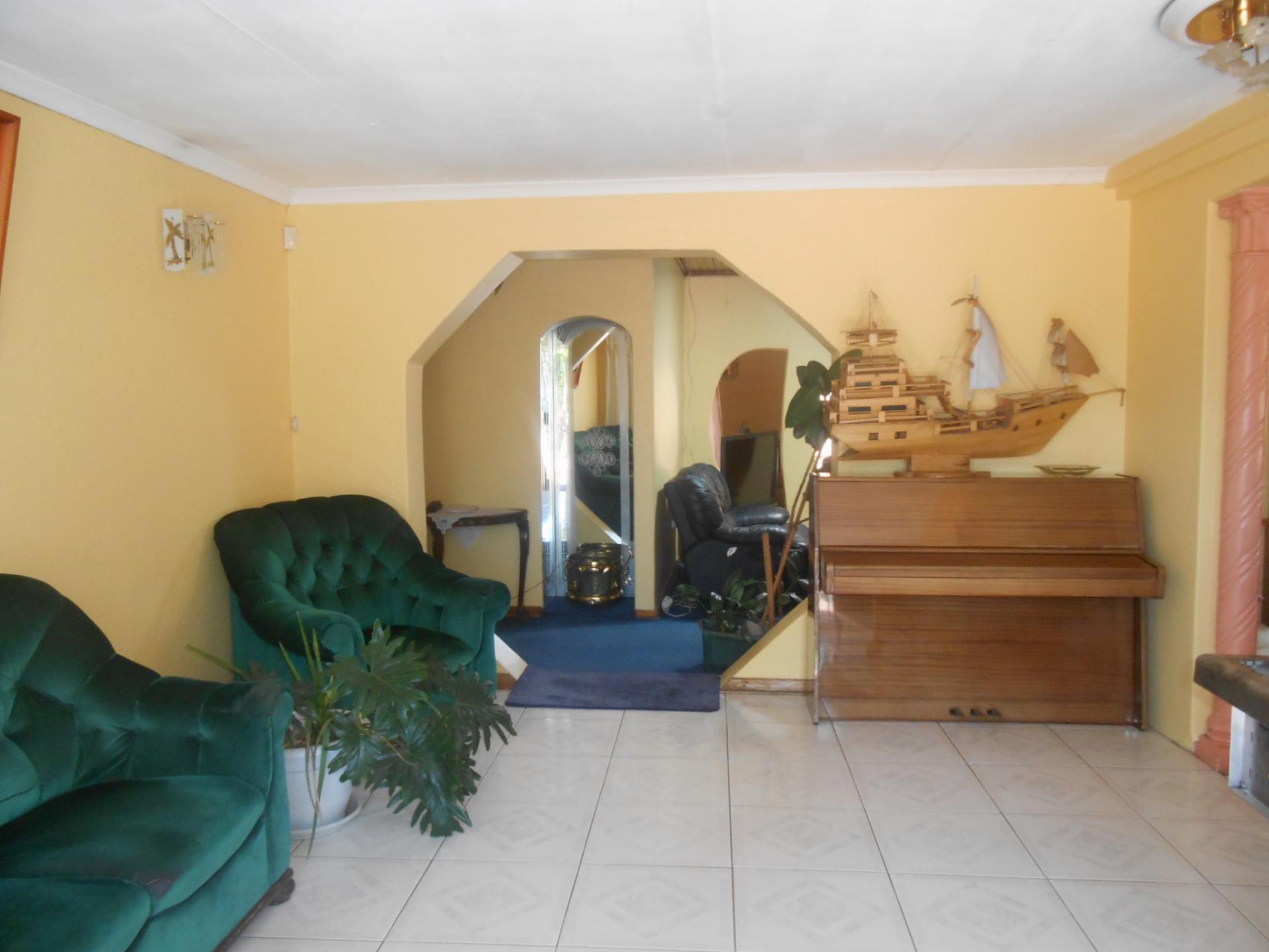 Spaces - 31 square meters of property in Lenasia