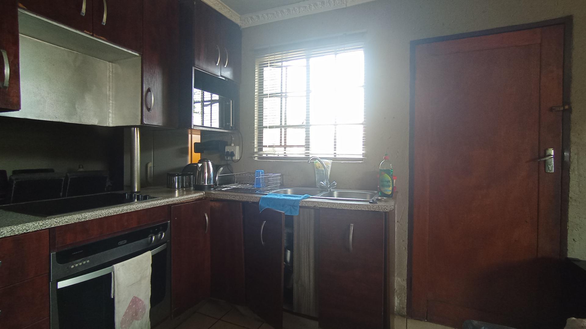 Kitchen - 15 square meters of property in Clayville