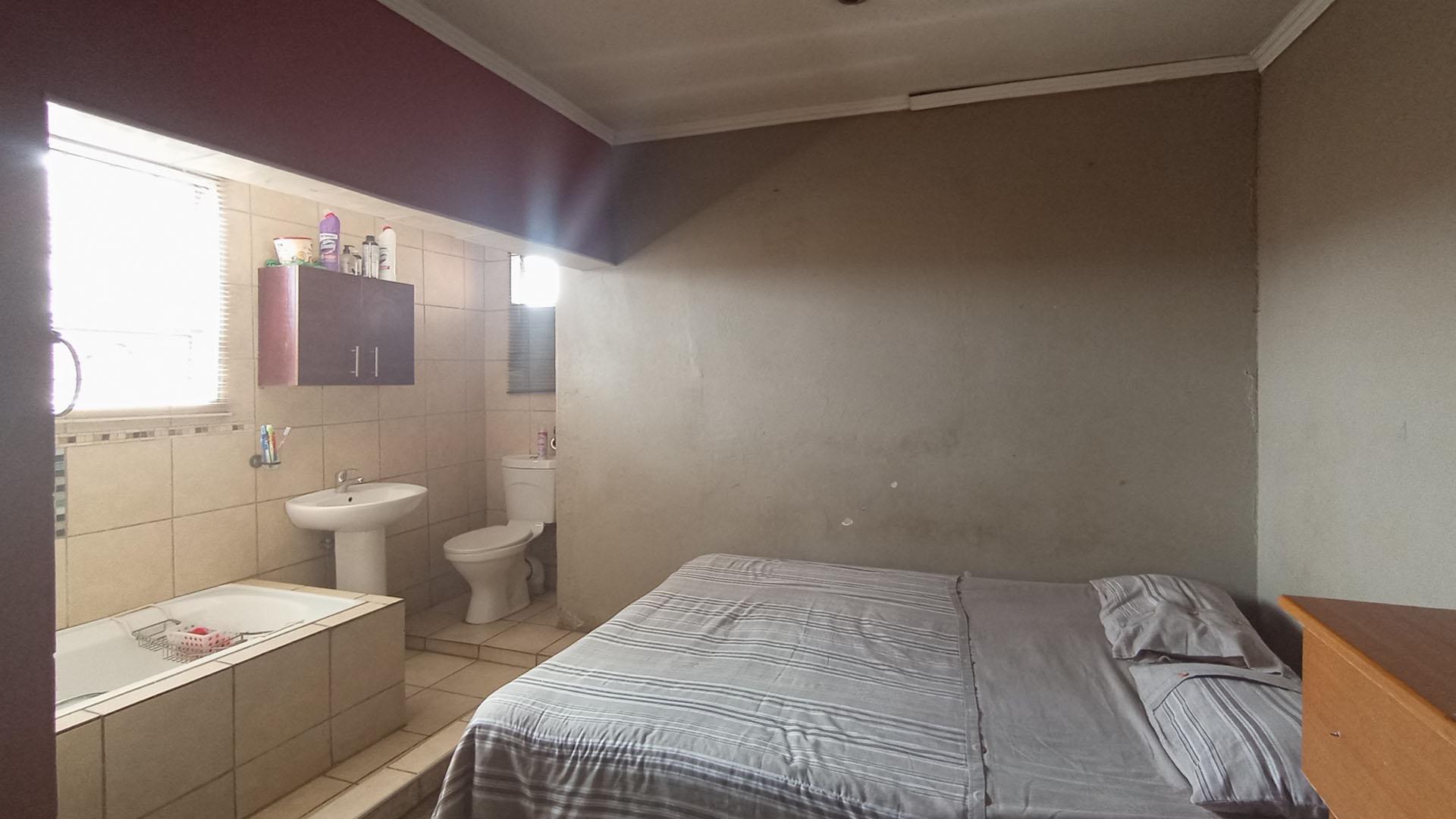 Bed Room 2 - 9 square meters of property in Clayville